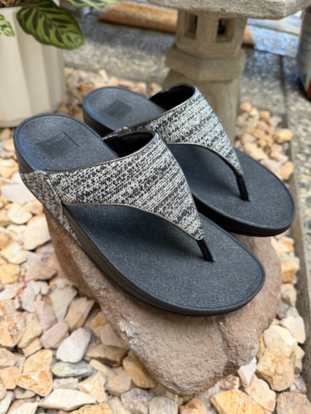 NIB FitFlop Lulu Shimmerweave Flip Flop - Black - 7.5